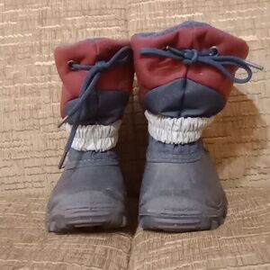 #583 Tundra Baby Winter Boots. Size: 6